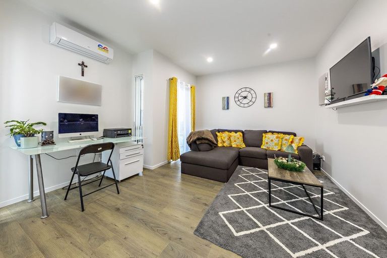 Photo of property in 9 Riroriro Close, Papakura, 2110