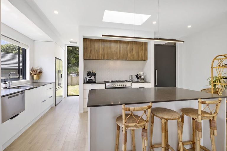 Photo of property in 7 Matau Lane, Ferndale, New Plymouth, 4310