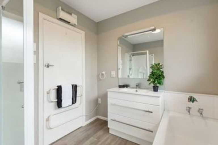 Photo of property in 2/166 Halswell Road, Hillmorton, Christchurch, 8025