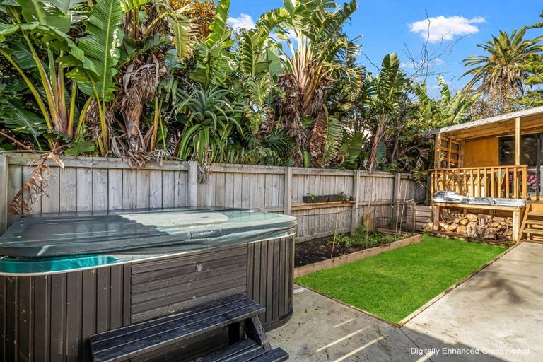 Photo of property in 2/33f Springs Road, Parakai, 0830