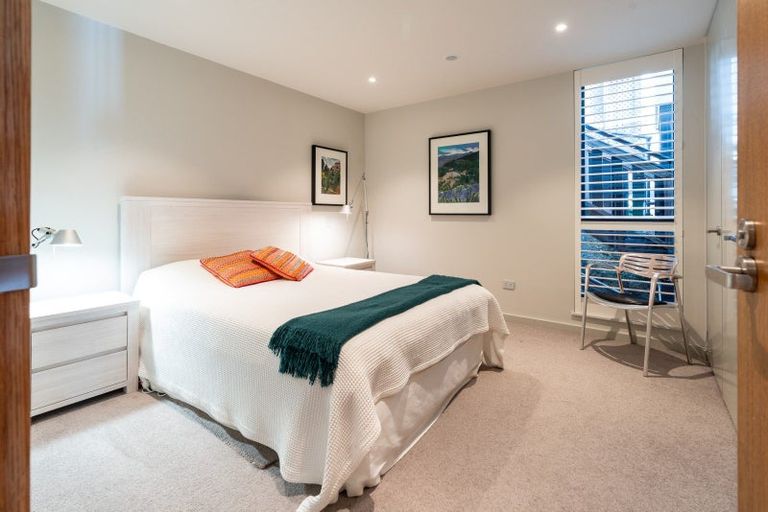 Photo of property in 2/308 Oriental Parade, Oriental Bay, Wellington, 6011