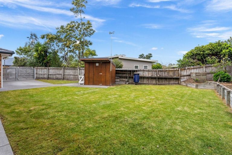 Photo of property in 12 Resolution Place, One Tree Point, 0118