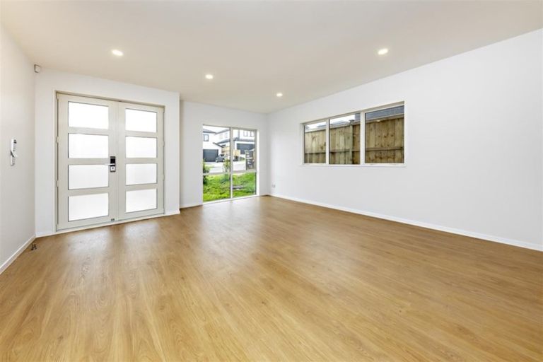 Photo of property in 37 Tinaku Road, Flat Bush, Auckland, 2019
