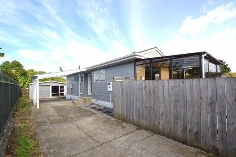 Photo of property in 17 Sabot Place, Massey, Auckland, 0614