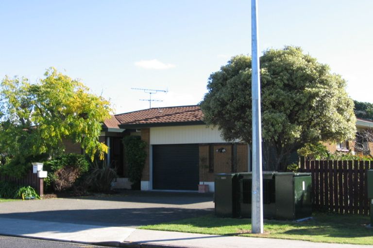 Photo of property in 2/25 Tamariki Avenue, Orewa, 0931