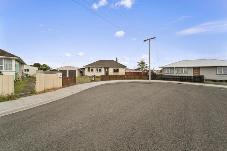 Photo of property in 3 Sutton Place, Hawera, 4610