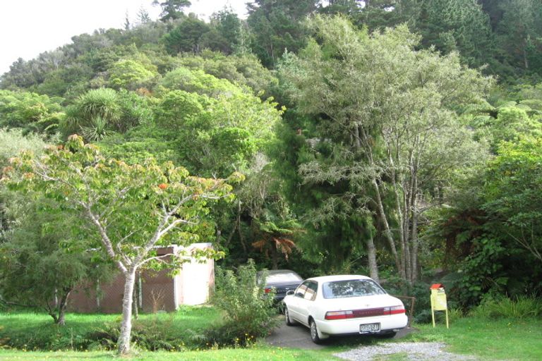 Photo of property in 122 Pinehaven Road, Pinehaven, Upper Hutt, 5019
