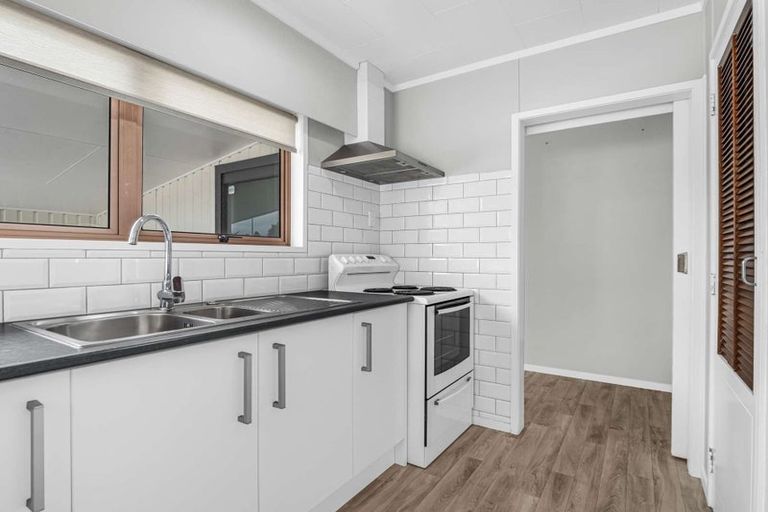 Photo of property in 45 Sandspit Road, Waiuku, 2123