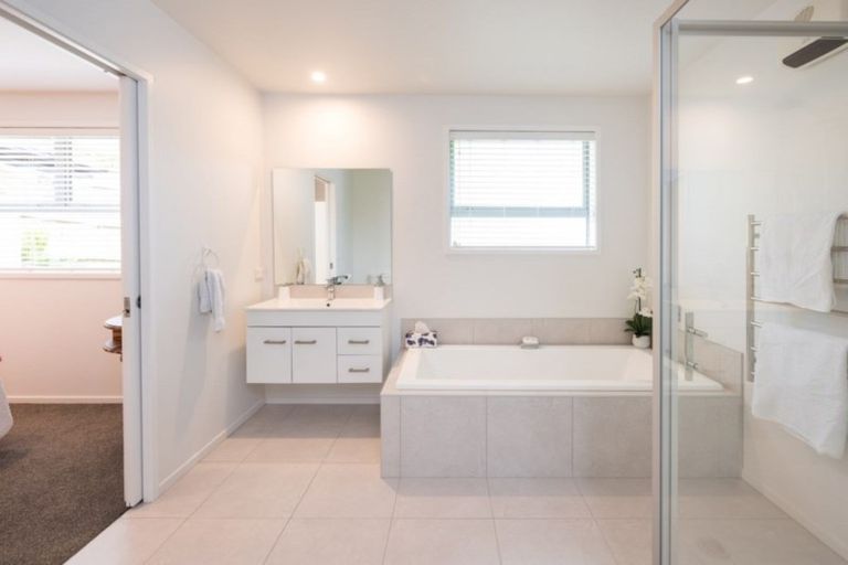 Photo of property in 88 Milton Terrace, Picton, 7220