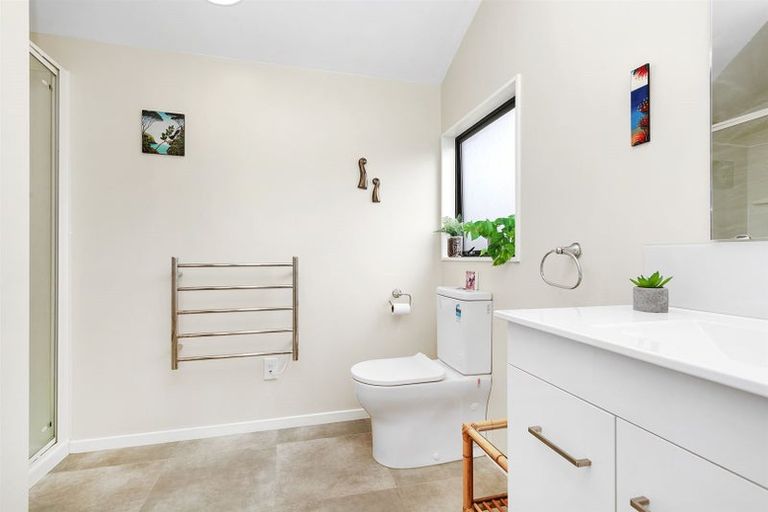 Photo of property in 2 Pikitanga Close, Tawa, Wellington, 5028