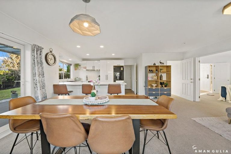 Photo of property in 6 Lorikeet Place, Unsworth Heights, Auckland, 0632