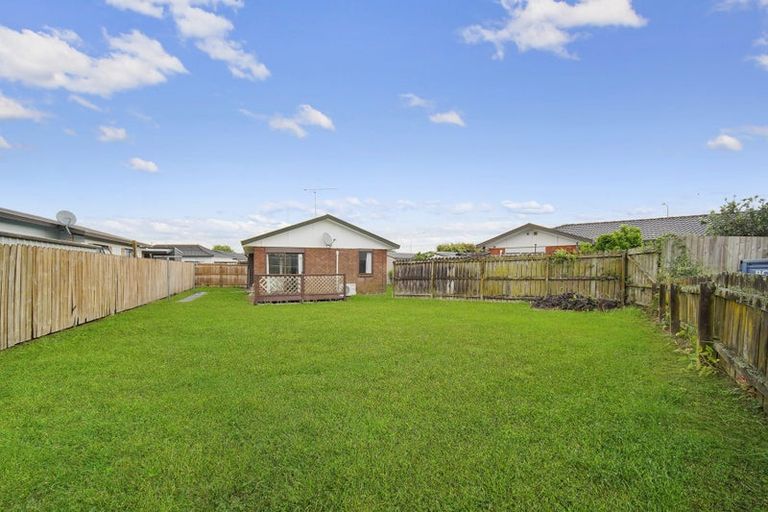 Photo of property in 2/6 Trimdon Street, Randwick Park, Auckland, 2105