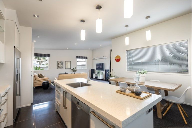 Photo of property in 9b Chilman Street, Strandon, New Plymouth, 4312