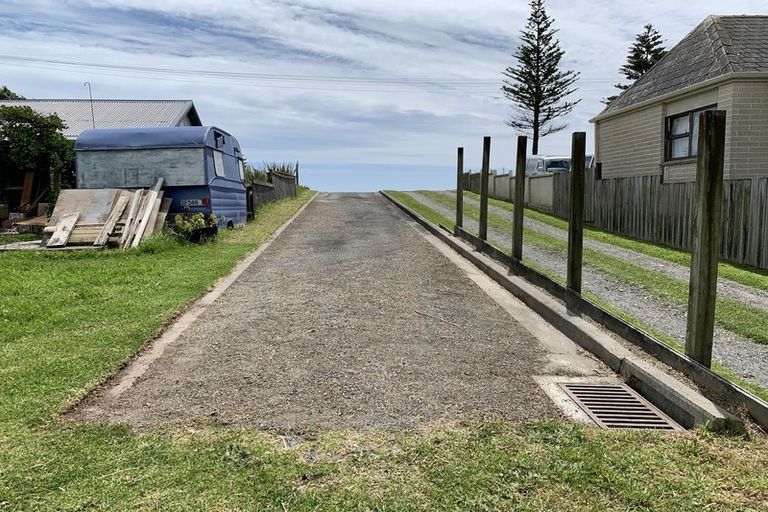 Photo of property in 64a Marine Parade, Otaki Beach, Otaki, 5512