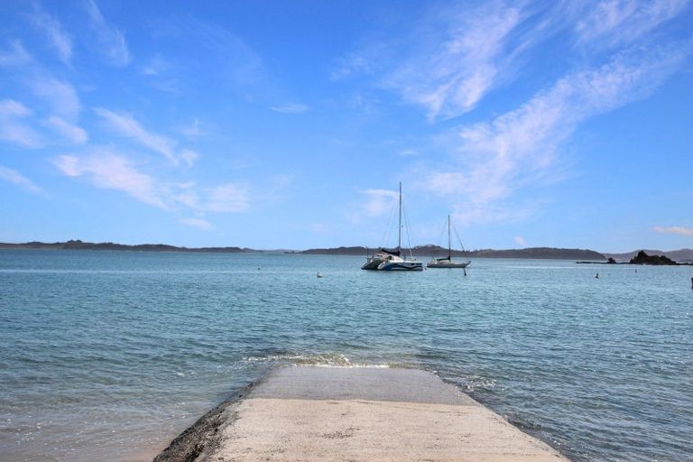 Photo of property in 17 Tapeka Heights Lane, Russell, 0202