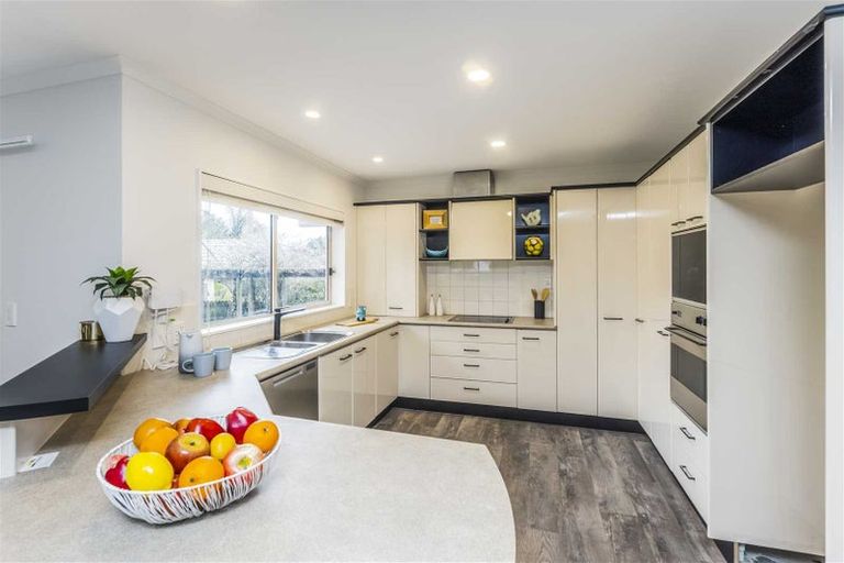 Photo of property in 55 The Glade South, Pukekohe, 2120