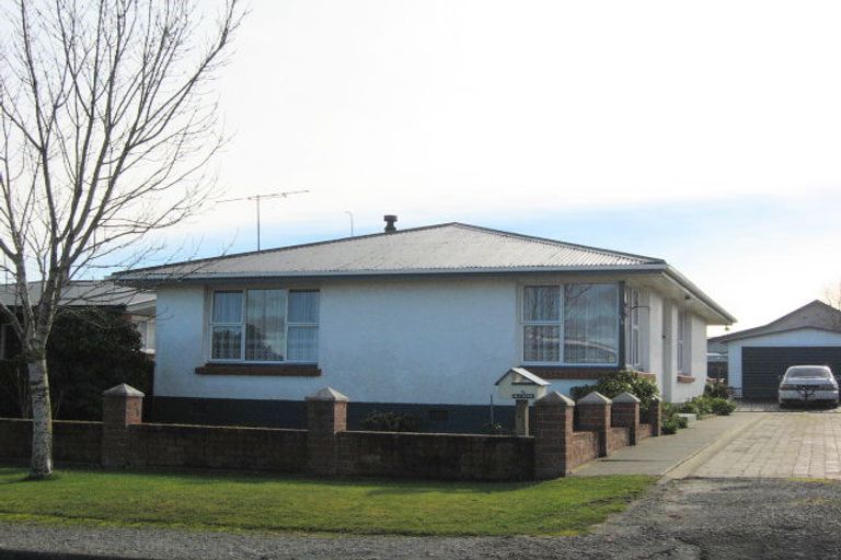 Photo of property in 16 Russell Street, Winton, 9720