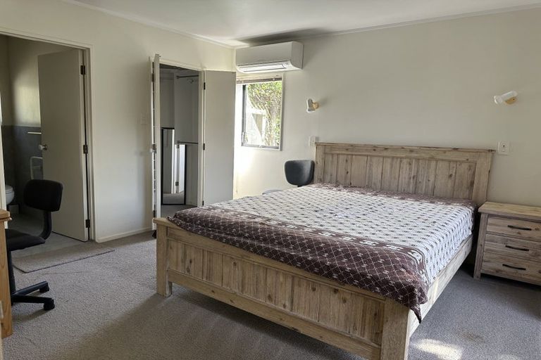 Photo of property in 1/15 Mandica Place, Sunnynook, Auckland, 0632