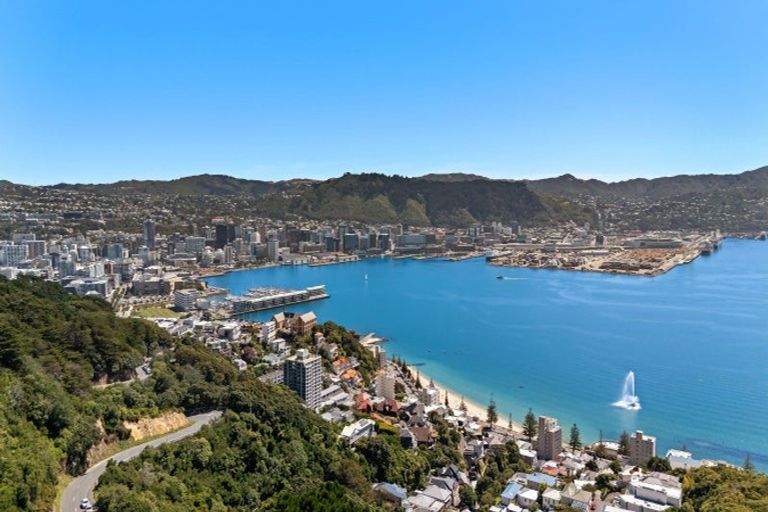 Photo of property in 34 Lookout Road, Roseneath, Wellington, 6021