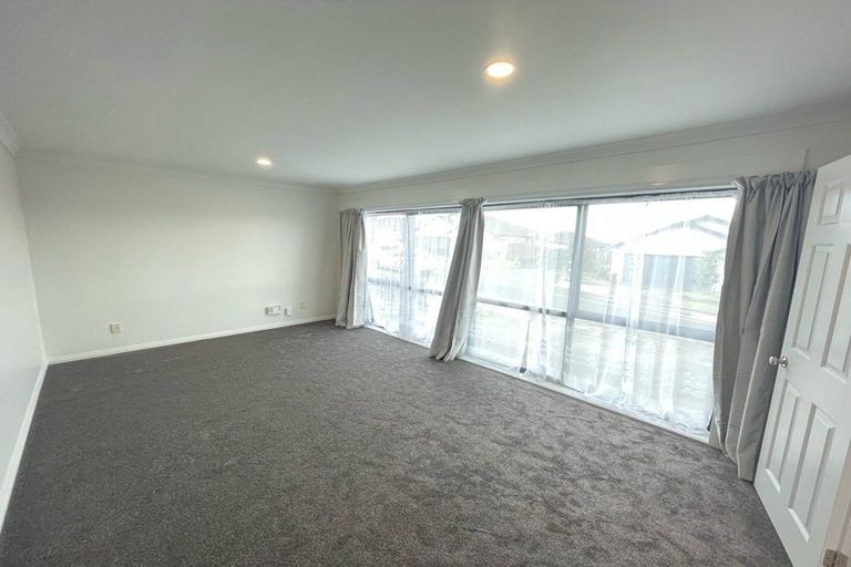 Photo of property in 2 Genesis Place, Flat Bush, Auckland, 2019