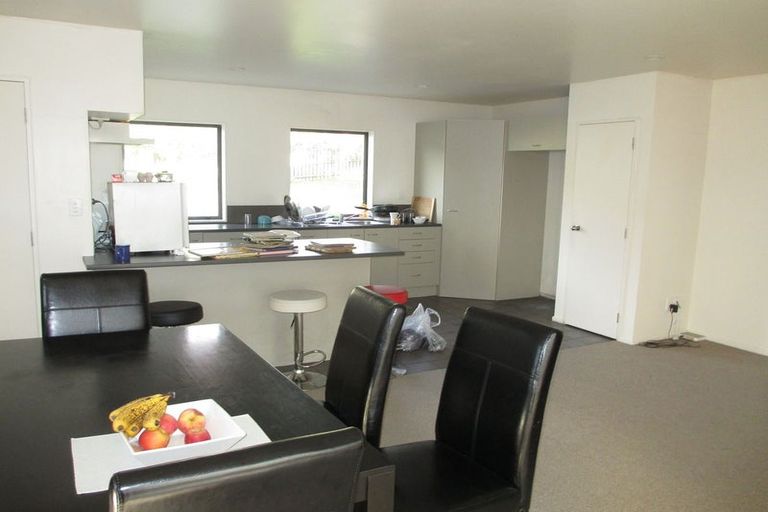 Photo of property in 9c Woodall Place, Totara Vale, Auckland, 0627