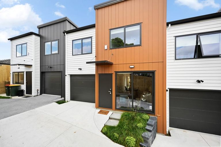 Photo of property in 12c Massine Place, Randwick Park, Auckland, 2105