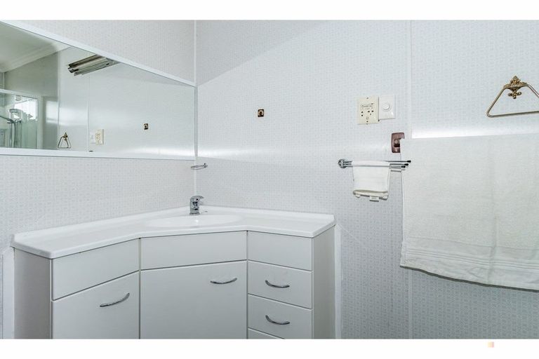 Photo of property in 5-5a Rugby Street, Waimate, 7924