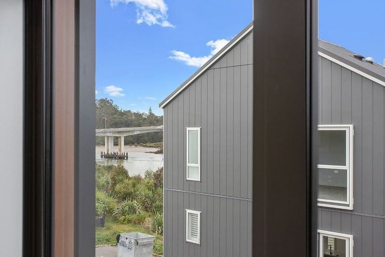 Photo of property in 4/35 Marine Parade, Hobsonville, Auckland, 0616