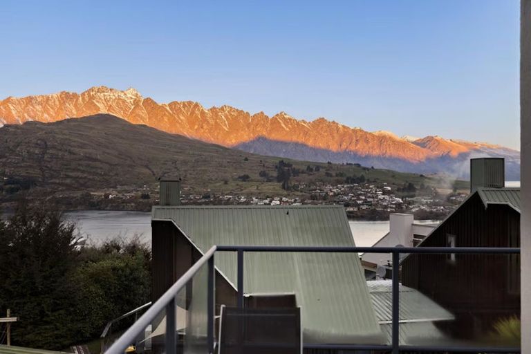 Photo of property in 11 Highview Terrace, Queenstown, 9300