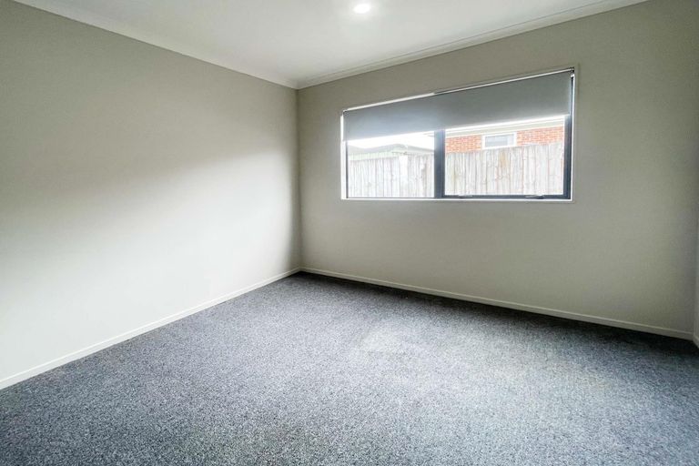 Photo of property in 24 Sutton Crescent, Papakura, 2110