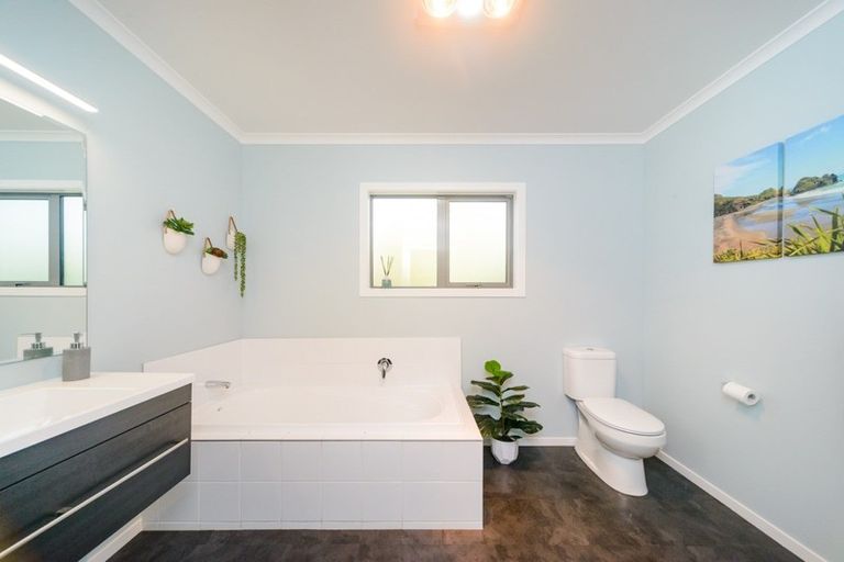 Photo of property in 4 Poplar Grove, Feilding, 4702