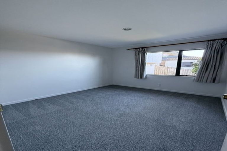 Photo of property in 11 Trotting Terrace, Fairview Heights, Auckland, 0632