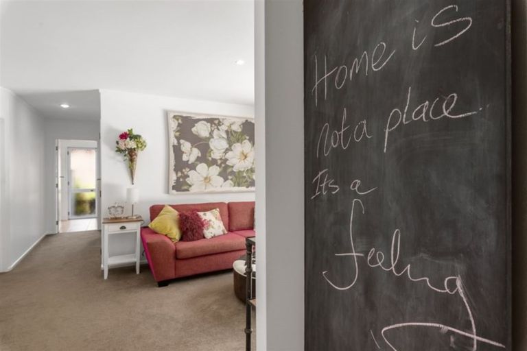 Photo of property in 20 Penguin Drive, Murrays Bay, Auckland, 0630