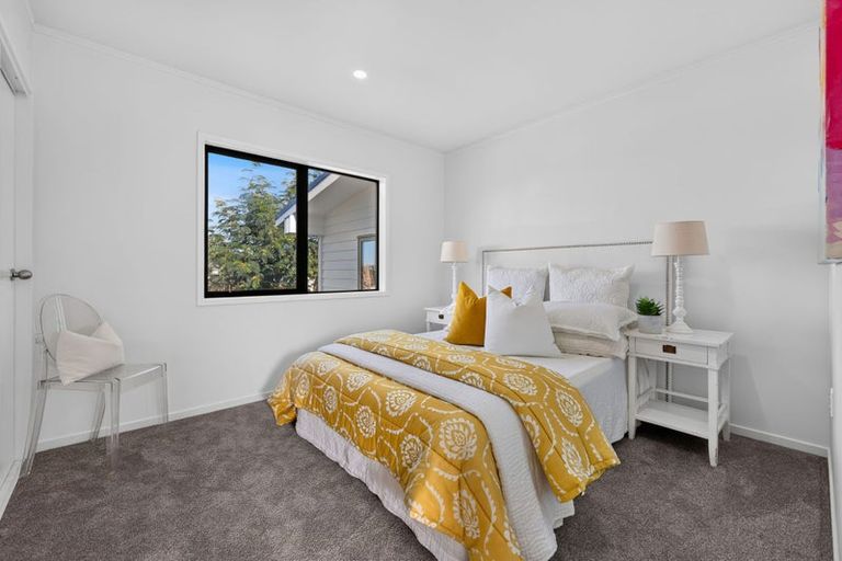 Photo of property in 13 Cedar Heights Avenue, Massey, Auckland, 0614