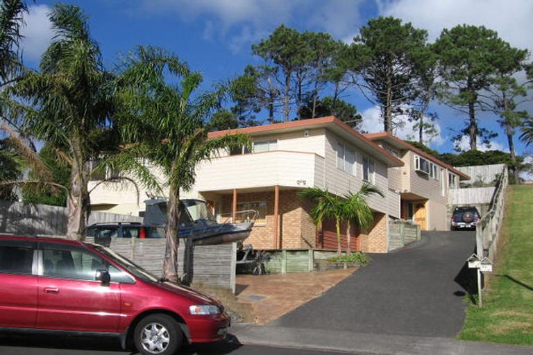 Photo of property in 2/22 Grenadine Place, Unsworth Heights, Auckland, 0632