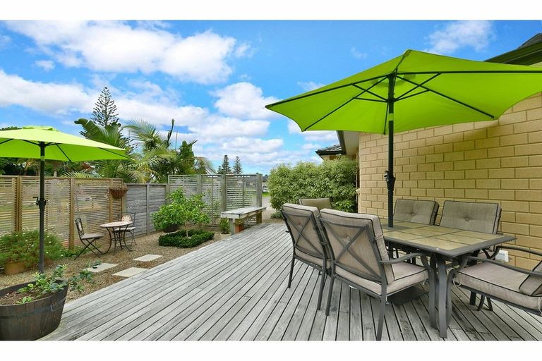 Photo of property in 23 Annalise Place, Orewa, 0931