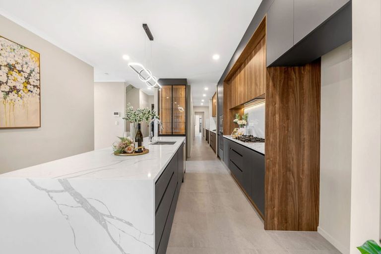 Photo of property in 18 Bushfield Drive, Flat Bush, Auckland, 2019