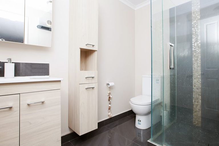 Photo of property in 7a Chatswood Grove, Fitzroy, New Plymouth, 4312