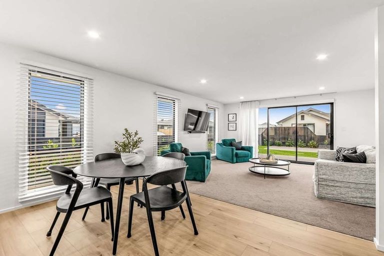 Photo of property in 10 Te Pakiaka Road, Pegasus, 7612