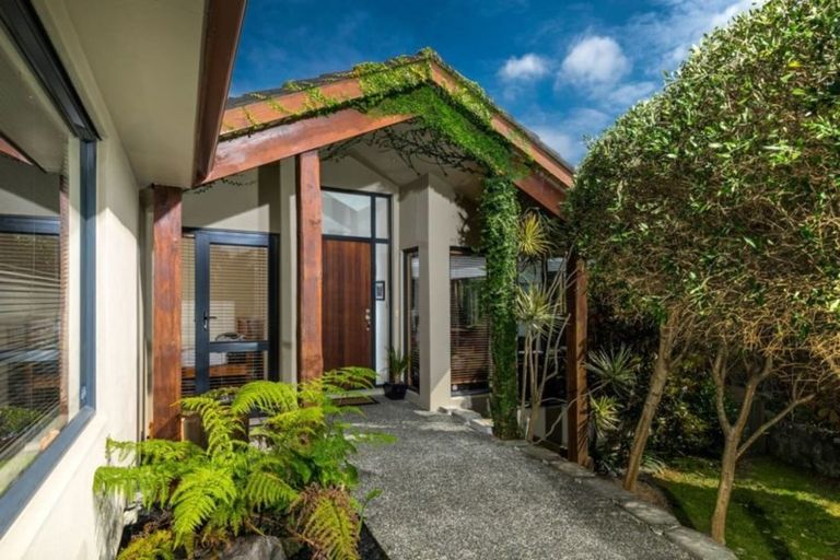 Photo of property in 2 Te Wharau Drive, Greenhithe, Auckland, 0632
