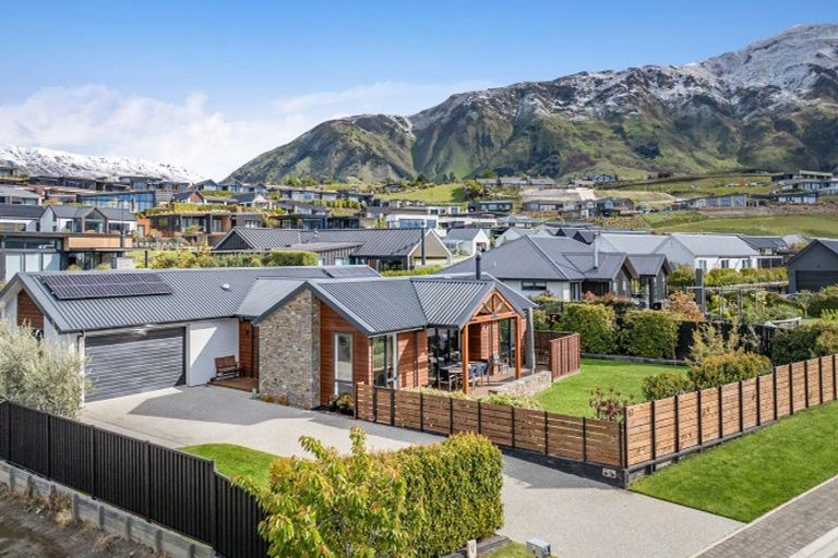 Photo of property in 12 Sapphire Spring Rise, Wanaka, 9305