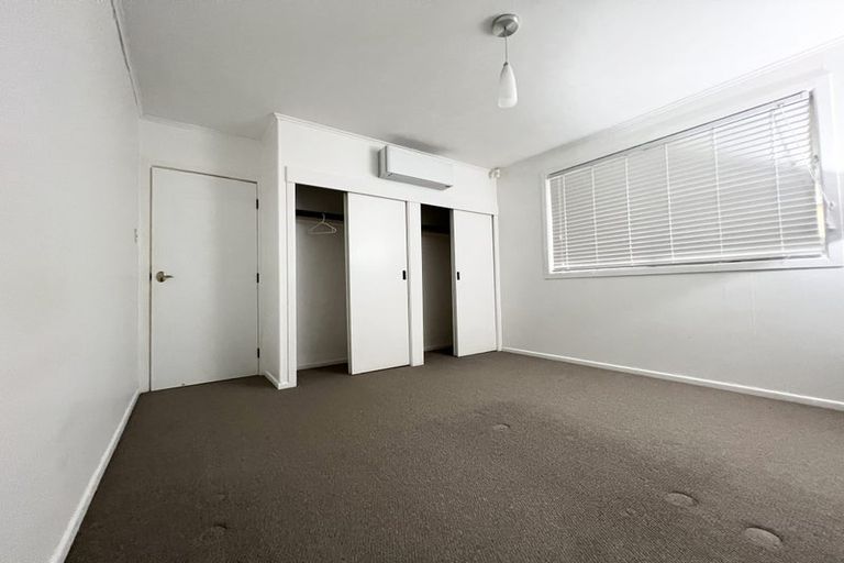 Photo of property in 1/60 Becroft Drive, Forrest Hill, Auckland, 0620