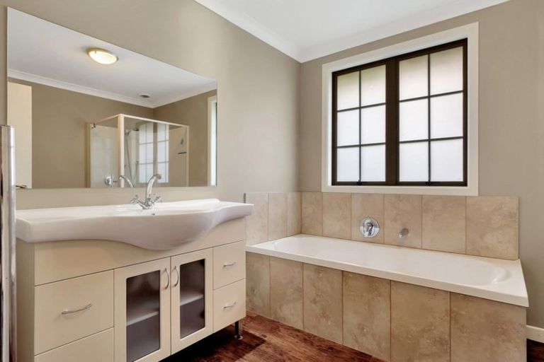 Photo of property in 1 Tarn Close, Pyes Pa, Tauranga, 3112