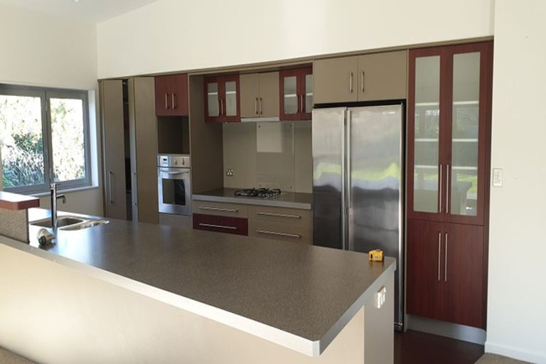 Photo of property in 28 Titirangi Drive, Fitzherbert, Palmerston North, 4471