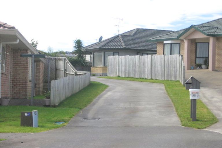 Photo of property in 18 Moyrus Crescent, East Tamaki Heights, Auckland, 2016