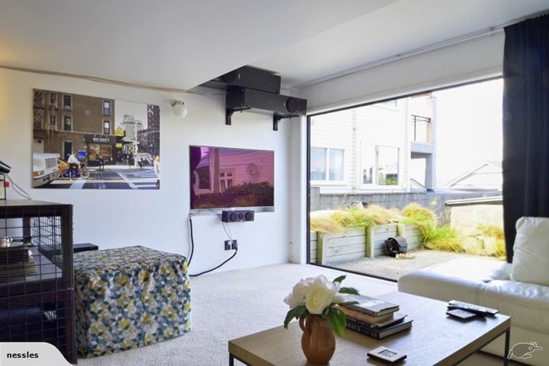 Photo of property in 28 Ferry Street, Seatoun, Wellington, 6022