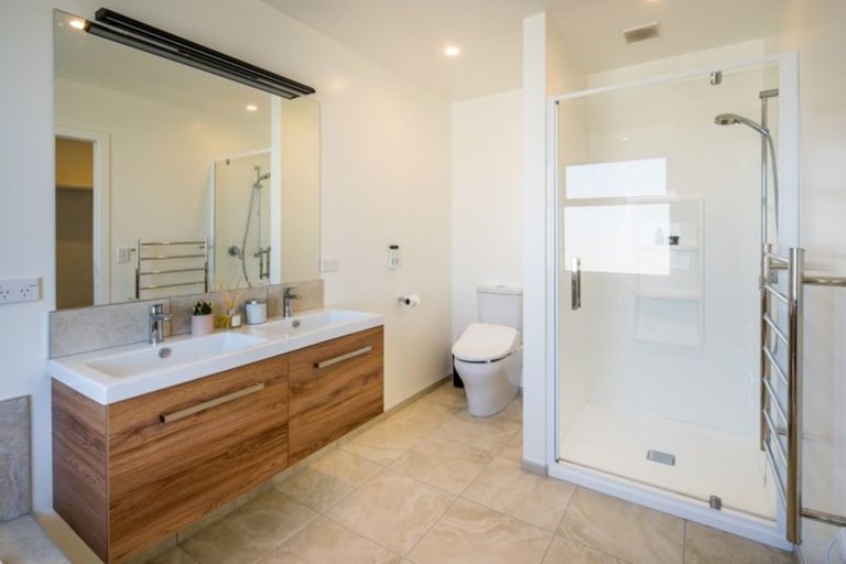 Photo of property in 22 Cromwell Point, Newlands, Wellington, 6037