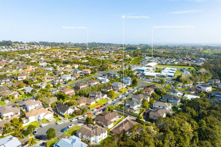 Photo of property in 16 Kunzea Place, Greenhithe, Auckland, 0632