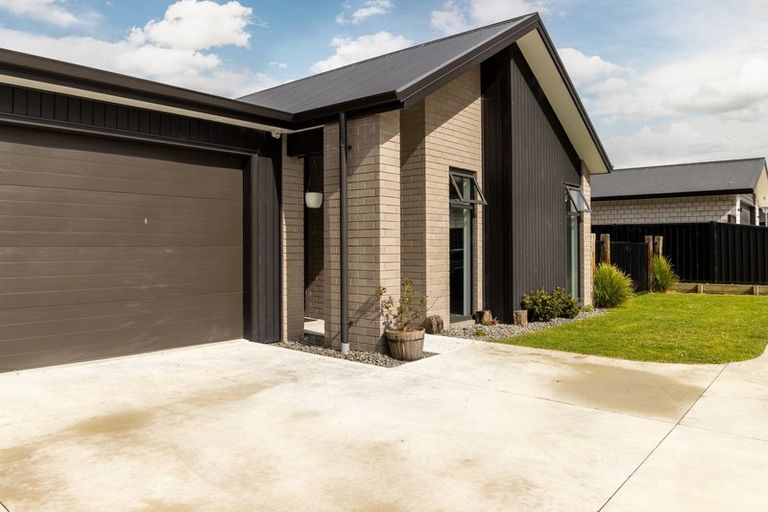 Photo of property in 38 Oak Ridge Drive, Te Awamutu, 3800