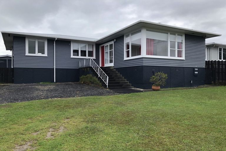 Photo of property in 12 Adriatic Avenue, Henderson, Auckland, 0612